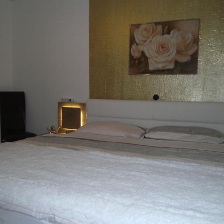 Ferienwohnung Rosentraum Oberotterbach ภายนอก รูปภาพ
