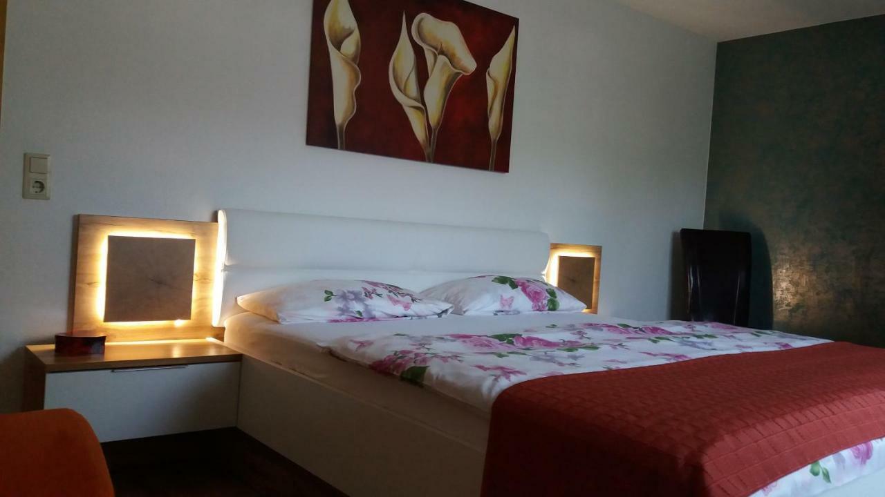 Ferienwohnung Rosentraum Oberotterbach ภายนอก รูปภาพ