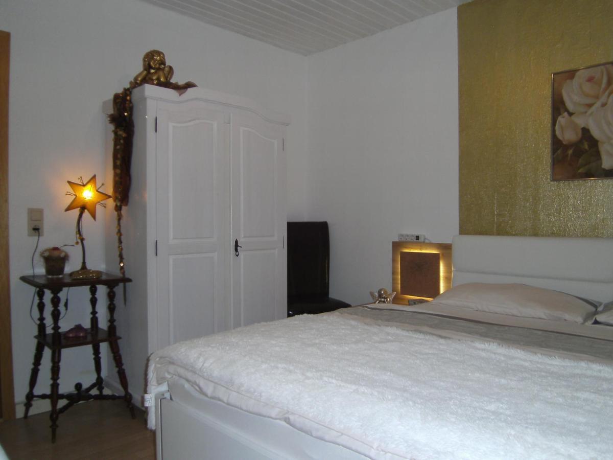 Ferienwohnung Rosentraum Oberotterbach ภายนอก รูปภาพ