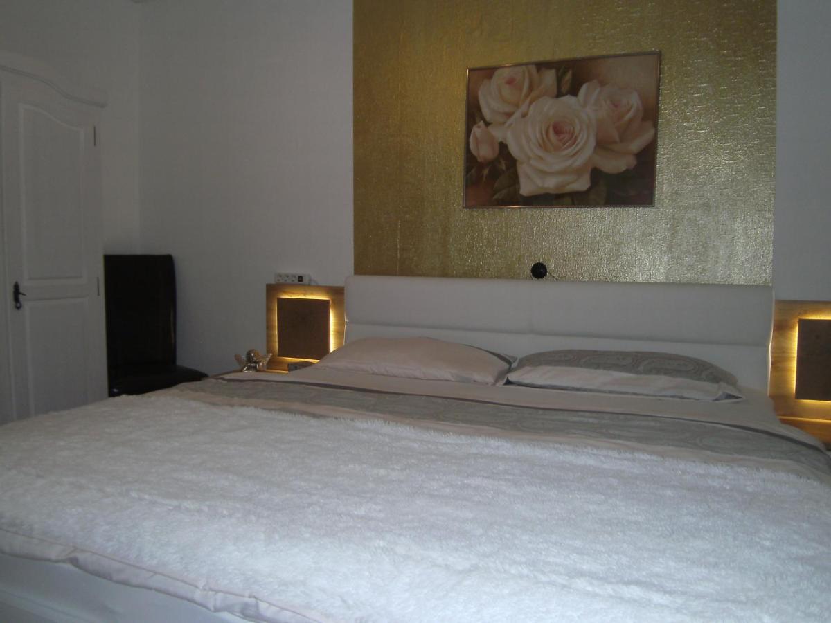 Ferienwohnung Rosentraum Oberotterbach ภายนอก รูปภาพ
